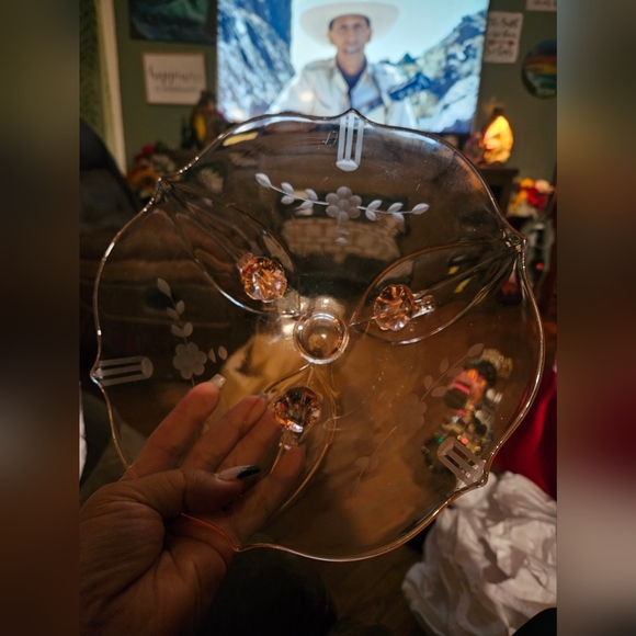 Vintage Pink Depression 3 Footed Pedestal etched Glass  - Candy dish - Picture 14 of 14